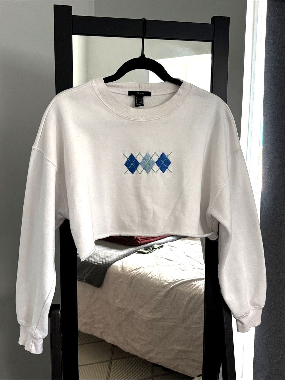 Forever 21 White Crop top Sweater